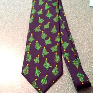 Alynn Christmas tie